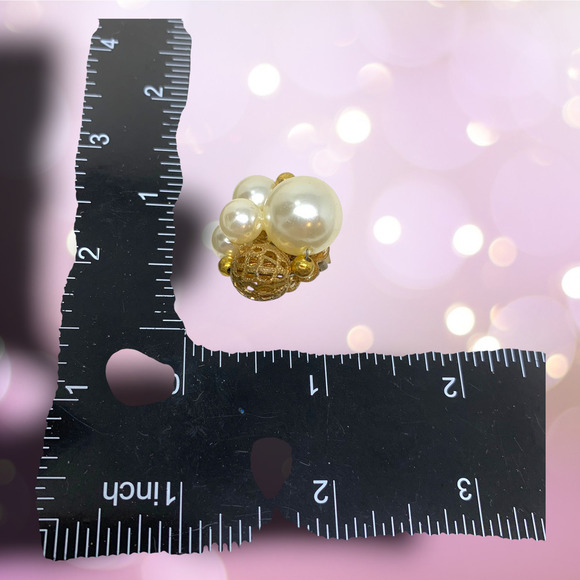 Vintage 1960's Faux Pearl Gold Tone Mesh Beaded Cluster Earrings Clip On Couture - Picture 5 of 6